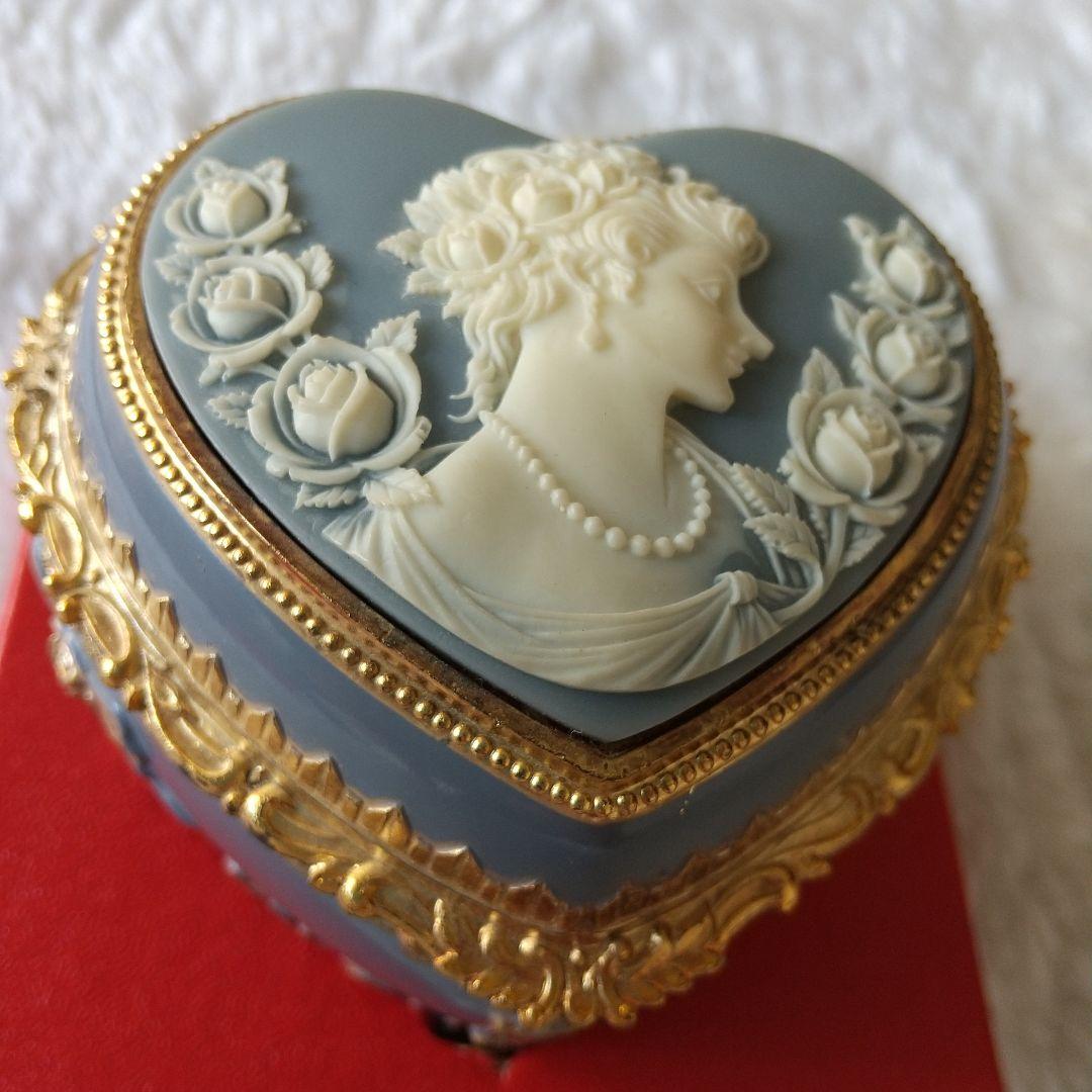 新品オルゴール(愛の讃歌)ハート型気品、緻密な装飾、ゴージャス、宝石入れ/日本製