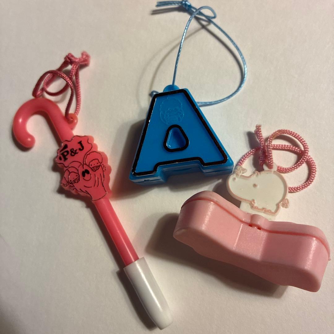 サンリオ　プレミアム　おまけ　キティ　缶付き