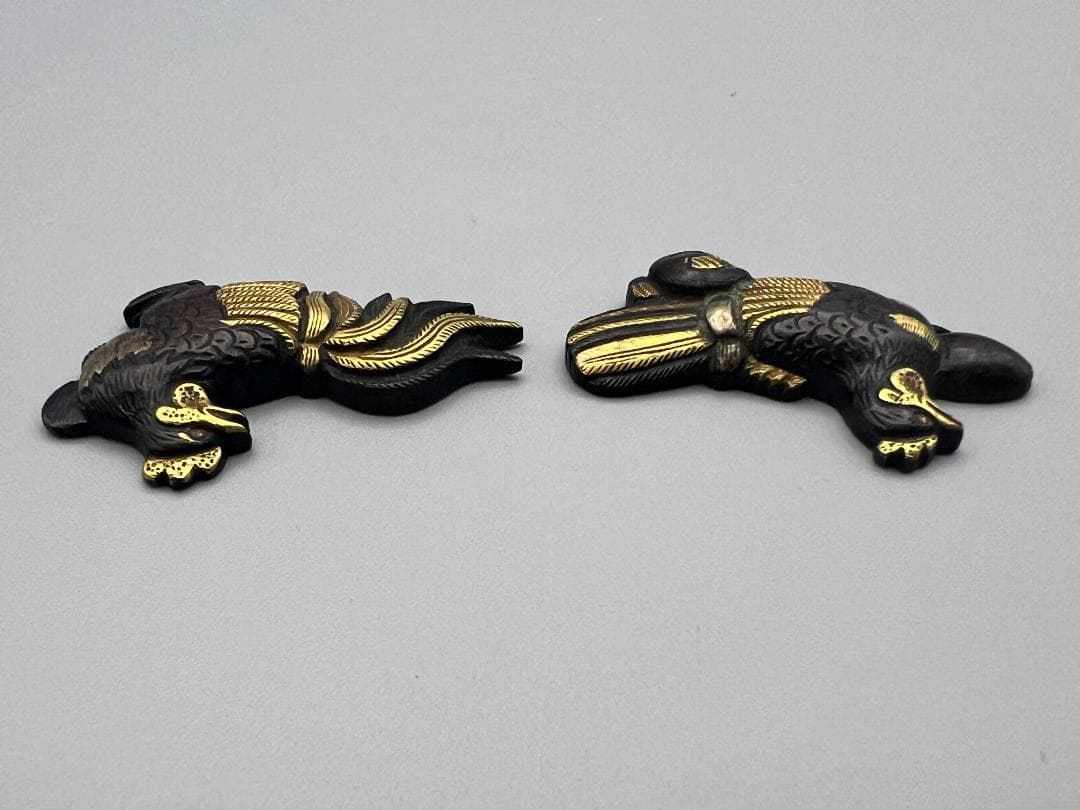 【海】江戸明治金工　鶏親子　手彫　目貫一体　銅製鍍金　骨董品　専用箱付