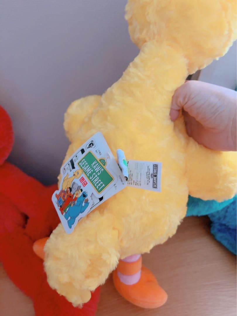 ユニクロ Uniqlo × Kaws セサミストリート ぬいぐるみ新品