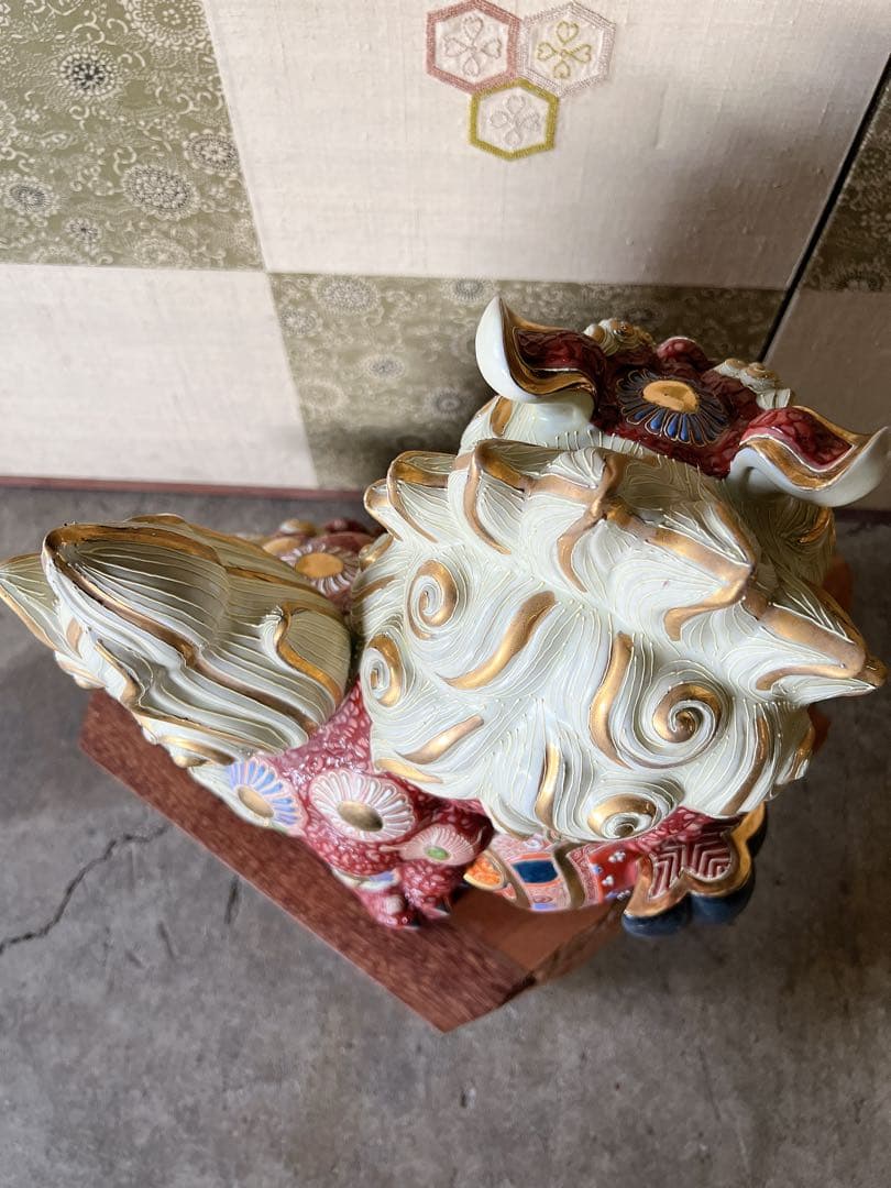 九谷焼　小槌乗り獅子 獅子 縁起物 置物 陶器 金彩 狛犬 魔除け 陶器