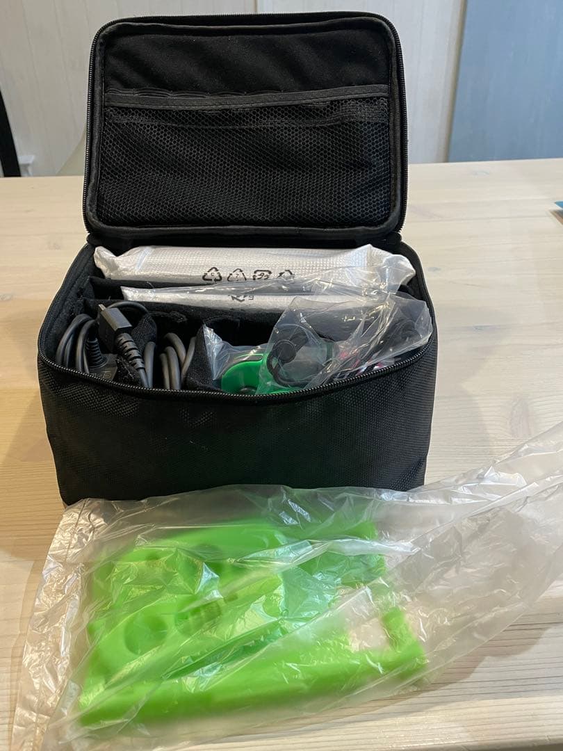 ニンテンドー　Switch本体　ジョイコン　ARMSセット　持ち運びバッグ付き