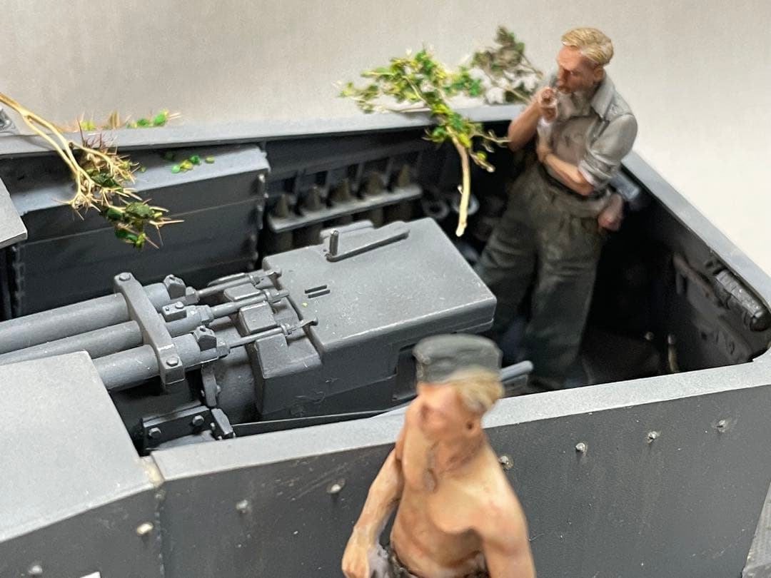 戦車ジオラマ　1/35 ドイツvシュトゥーラ・エミール自走砲と戦車兵