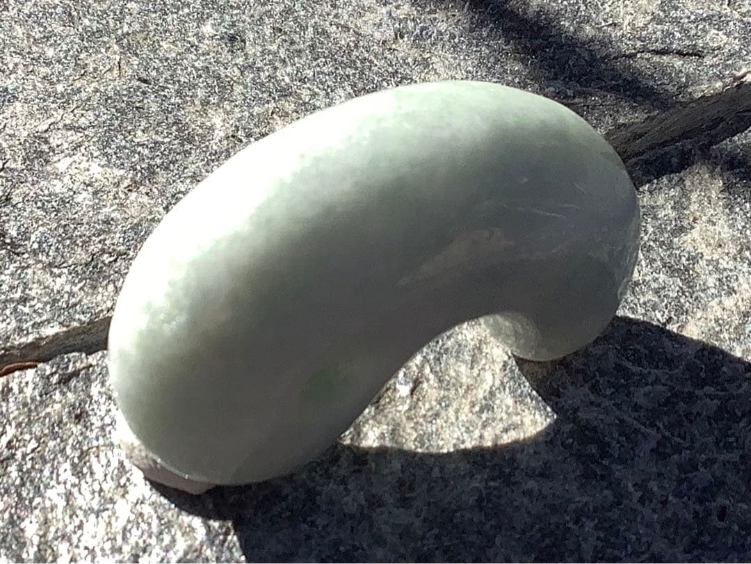 ✳神からのパワー宿る縁起物を‼️糸魚川翡翠ジェダイト　本物の勾玉　機械鑑定鑑別書付