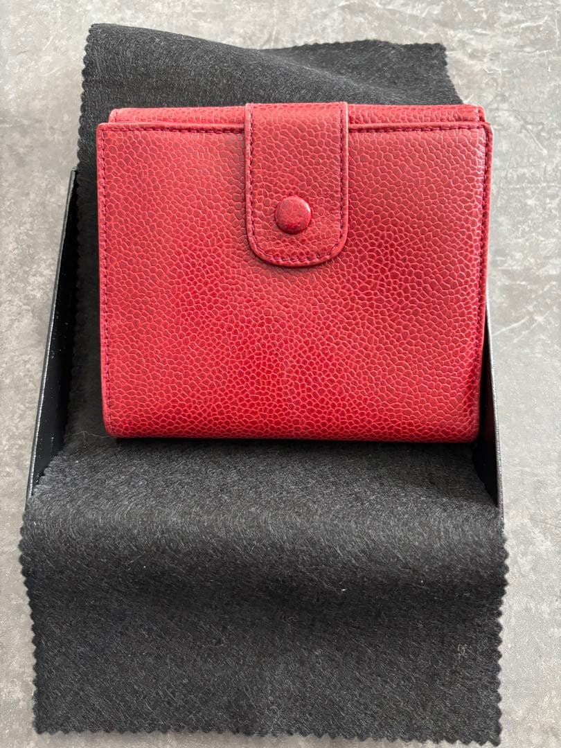 ゆかり【CHANEL キャビアスキン　ココマーク　二つ折り財布　RED】