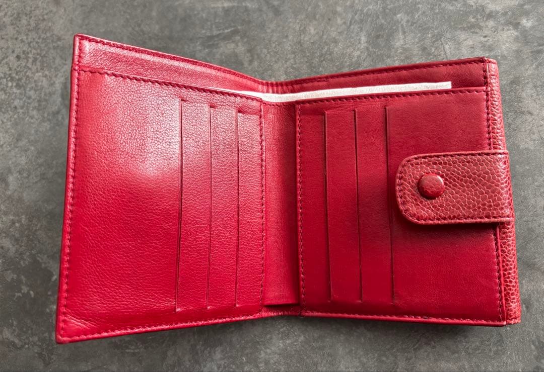 ゆかり【CHANEL キャビアスキン　ココマーク　二つ折り財布　RED】