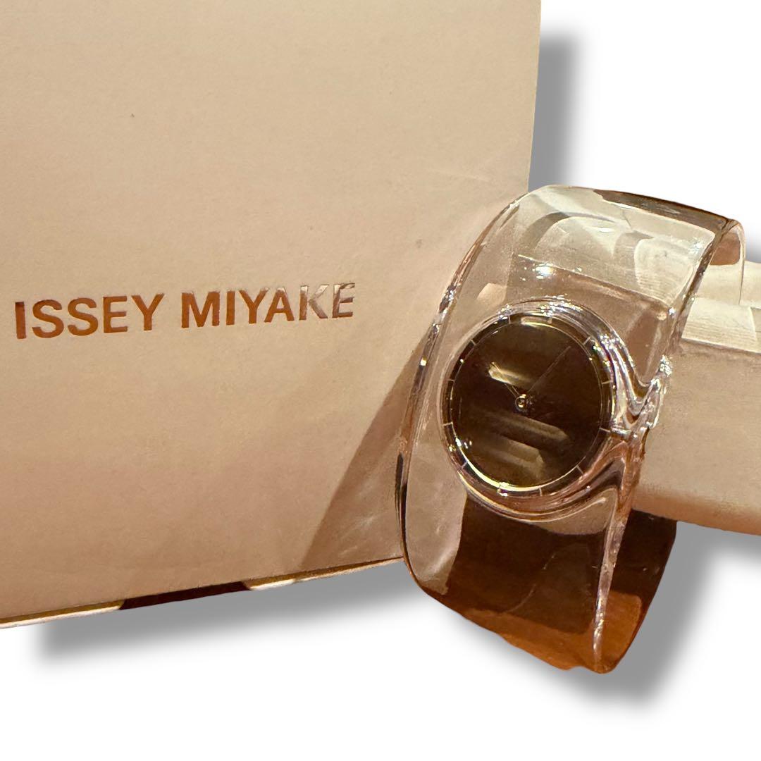 極美品　イッセイミヤケ O バングルタイプ　腕時計　吉岡徳仁　ヨシオカトクジン