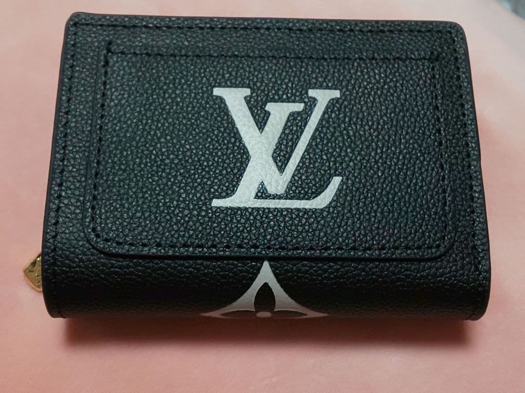 Louis Vuitton ブラック三つ折り財布