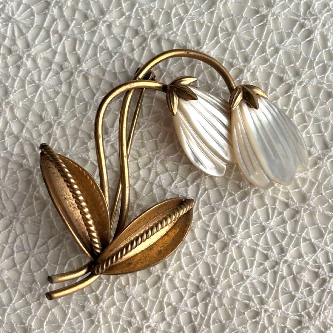 【フランス】1900年代 アンティークブローチ すずらん マザーオブパール 金色