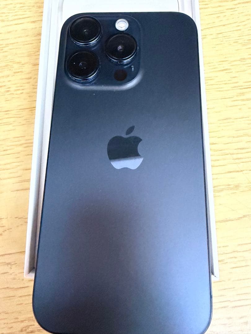 iPhone 15pro 256GB simフリー　TORRASケース付き