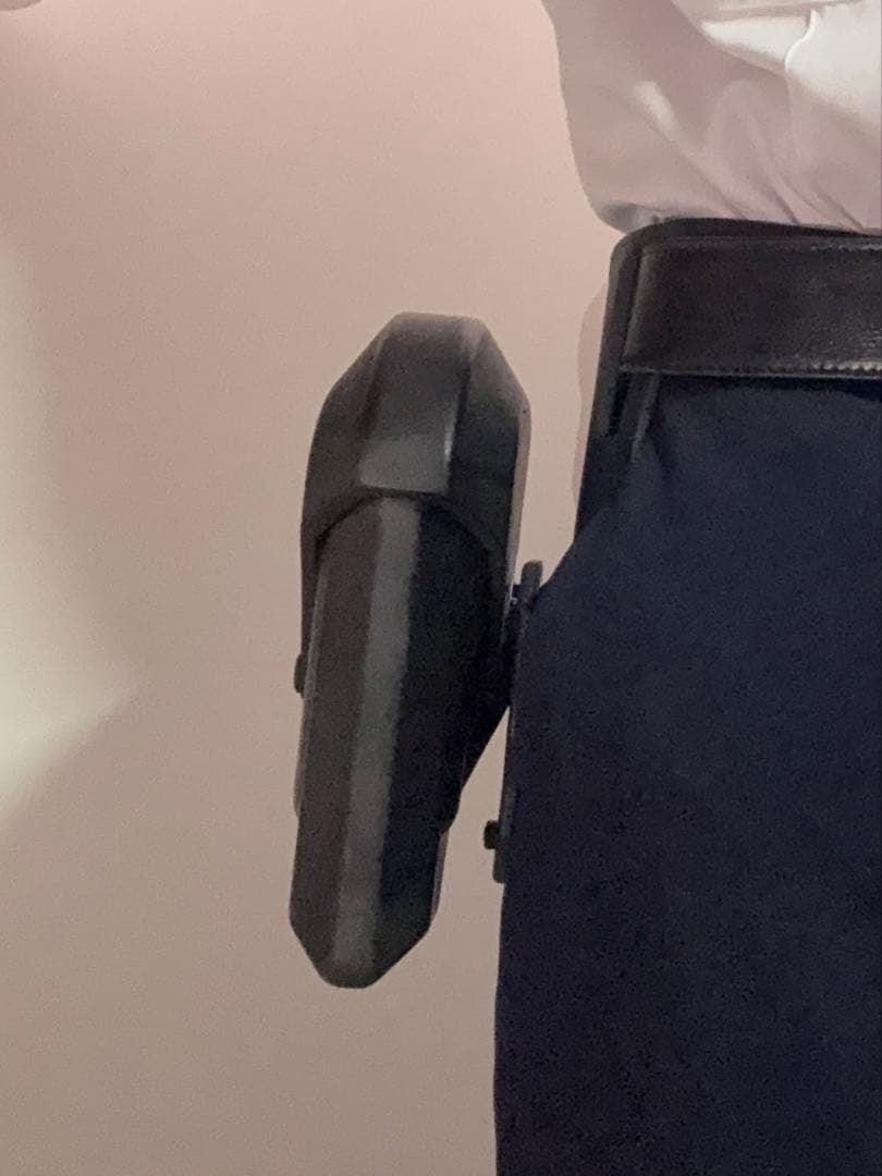 【希少】★原価の半額以下★警察 新型拳銃入れ（一部破損品）