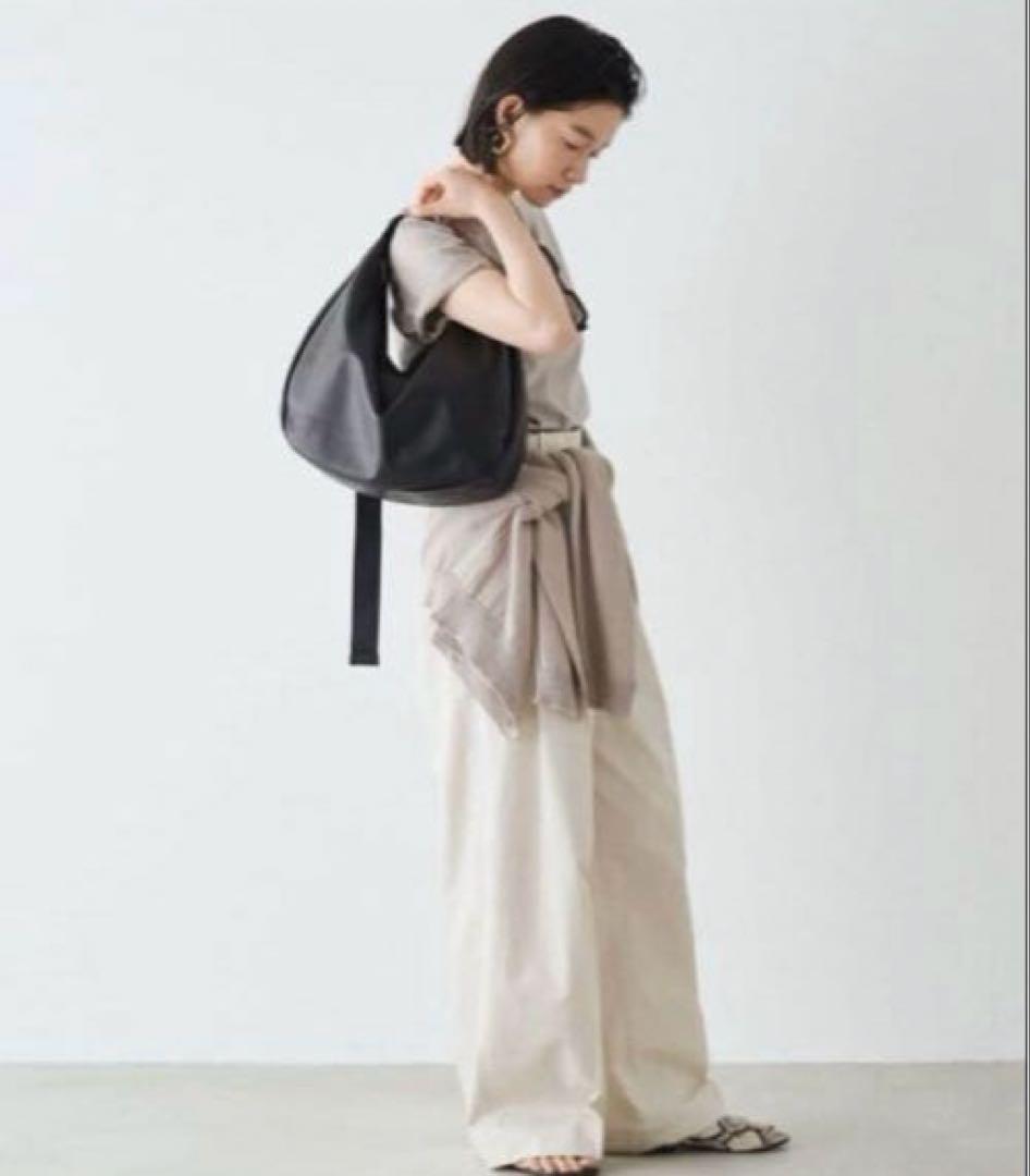 超美品ラシット今期A4入るソフトレザーラウンドビッグショルダーバッグ金具シルバー