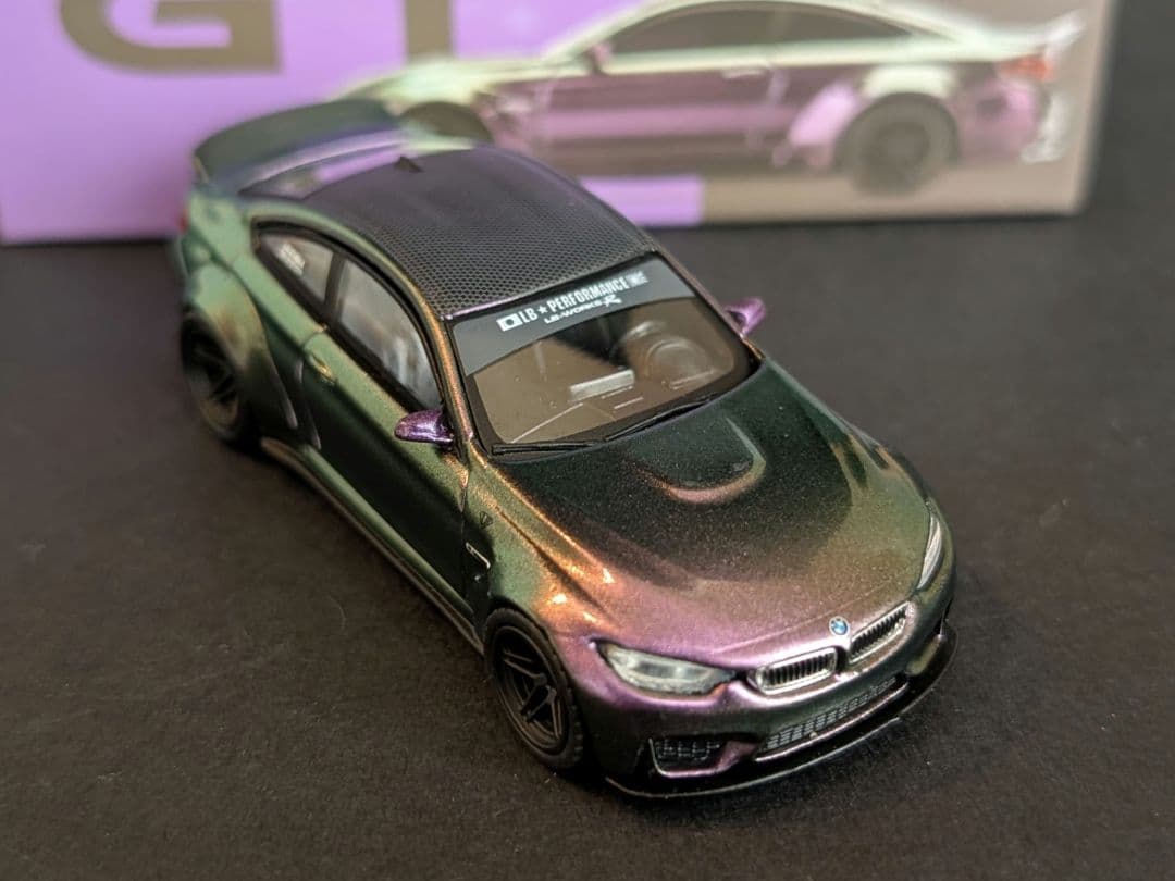 MINI GT 1/64 LBWK BMW M4 パープルグリーンメタリック