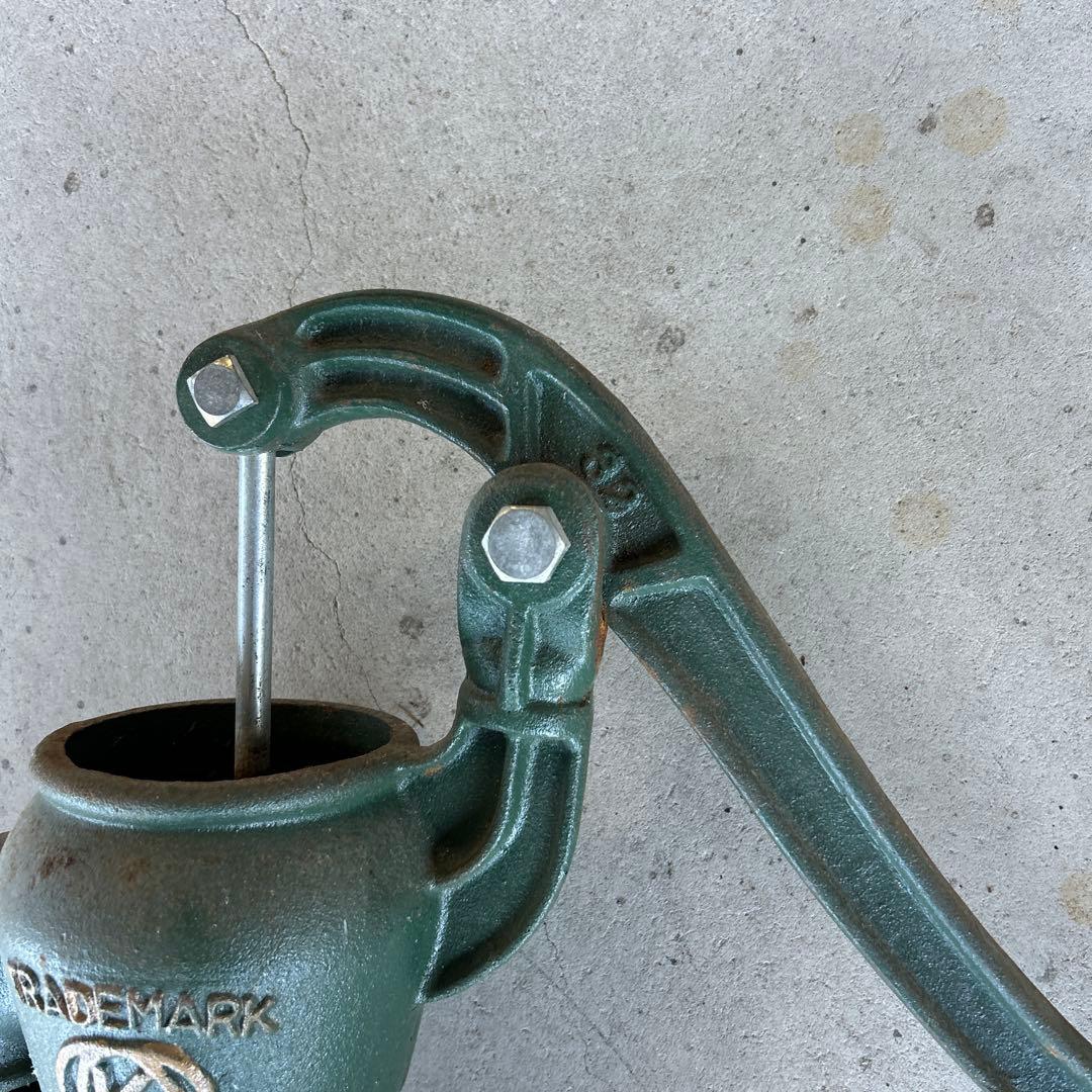 手押し井戸ポンプ　レトロ井戸ポンプ　ガッチャンポンプ　ジャンクガーデン