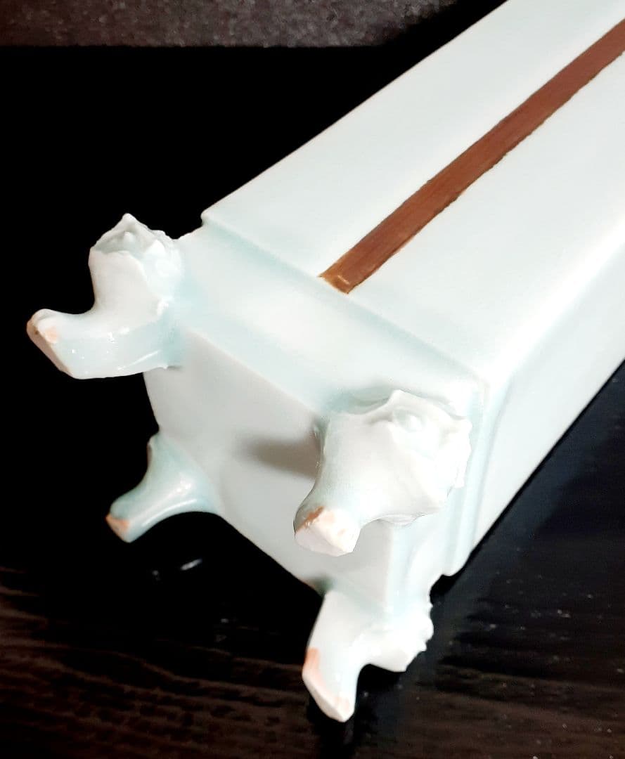 京焼　清水焼　名工　【吉川充】造　青白磁　獣足　花入れ　花器　共箱　個展出品作品