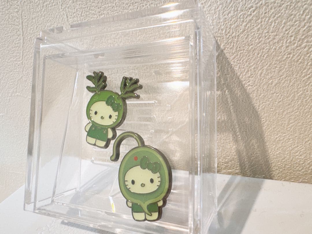 日本館限定　ピンバッジ　万博　ヒジキ　ウチワヒゲムシ　ケース付き　藻キティ　藻類