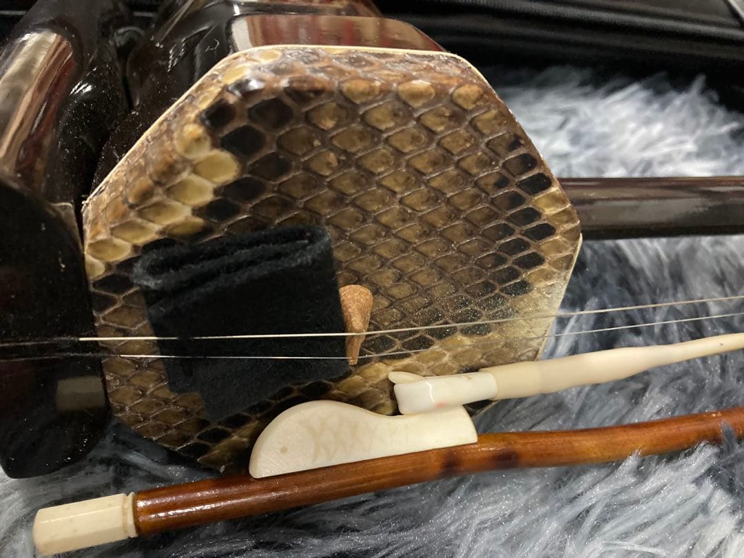 B0301)二胡★中古品★音などを確認済み★ヘビ皮　初心者用