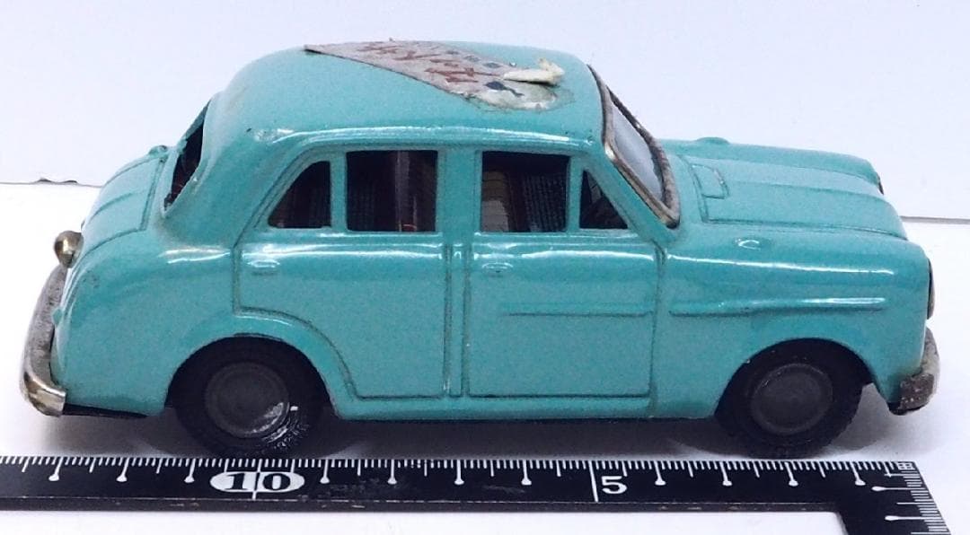 萬代屋【ダットサン セダン1000黄緑】ブリキtin toy car自動車■箱無