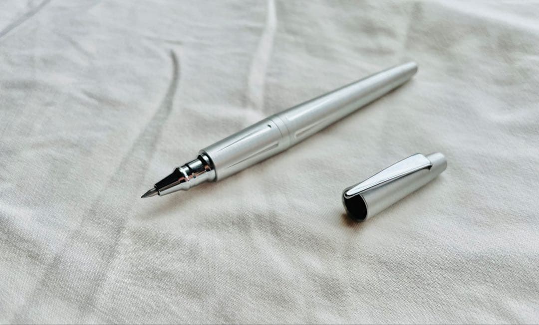 トンボ　ズーム2000 サラサが入ってます。