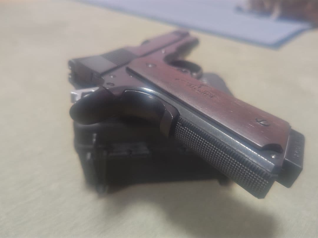 1911 ガスガン ブラック/ウッド ケース付き