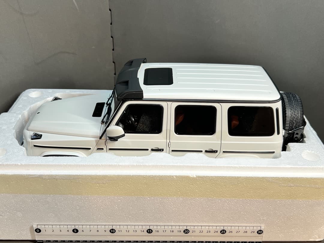 【希少】Mercedes-AMG G 63 4x4² W463(1:12)