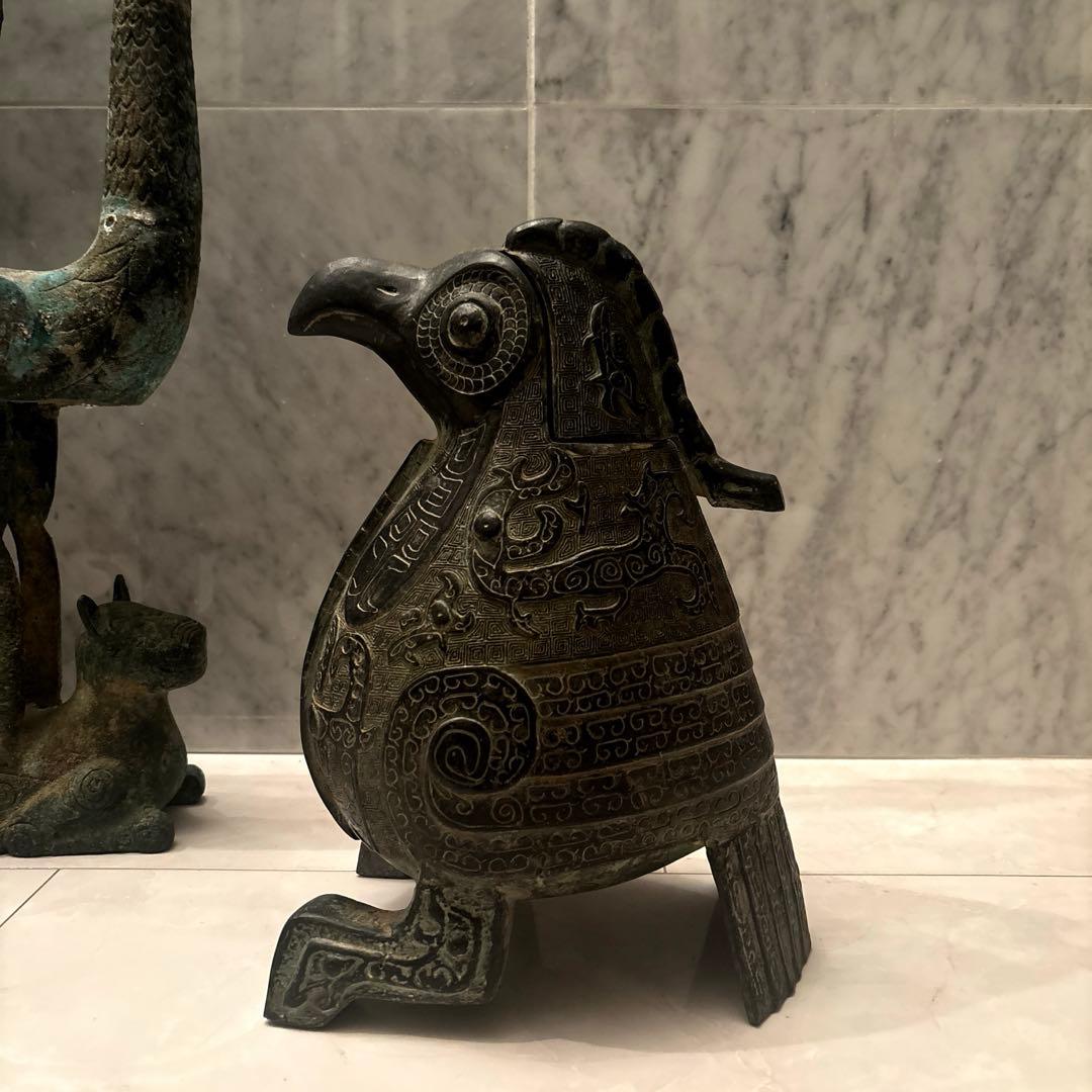 Kohaku中国体に施された幾何学模様が芸術的で高級感のある鳥とオリエンタル鳥