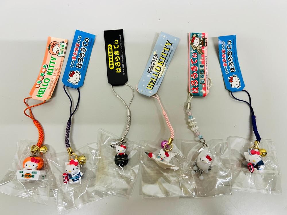 ◆サンリオ HELLO KITTY ご当地ストラップ 41個セット 08273