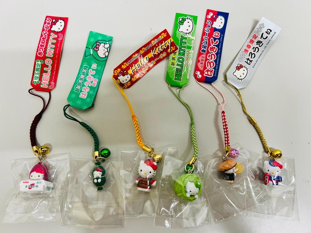 ◆サンリオ HELLO KITTY ご当地ストラップ 41個セット 08273