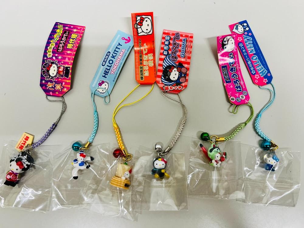 ◆サンリオ HELLO KITTY ご当地ストラップ 41個セット 08273