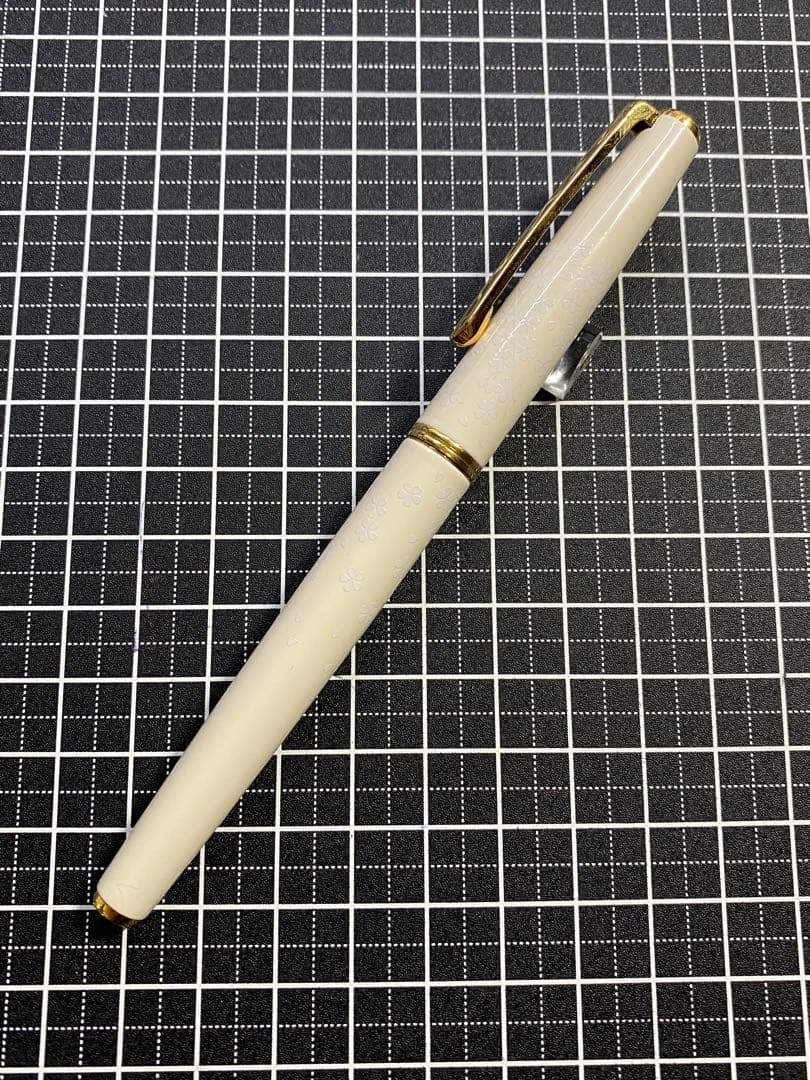 PILOT LADY WHITE SAKURA 万年筆　字幅F