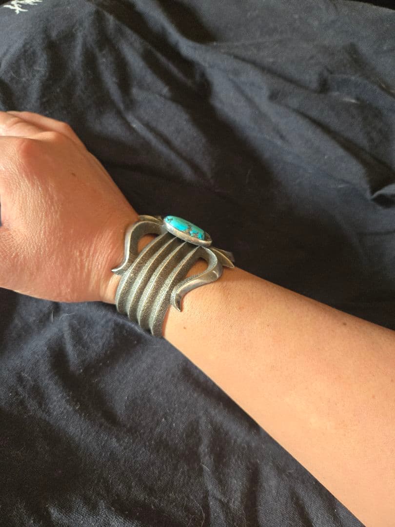 ♦ナバホ族♦ケビンヤジー　トゥファーキャストバングル