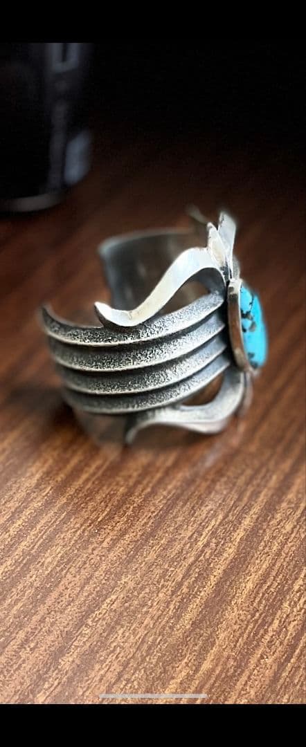 ♦ナバホ族♦ケビンヤジー　トゥファーキャストバングル