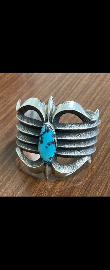 ♦ナバホ族♦ケビンヤジー　トゥファーキャストバングル