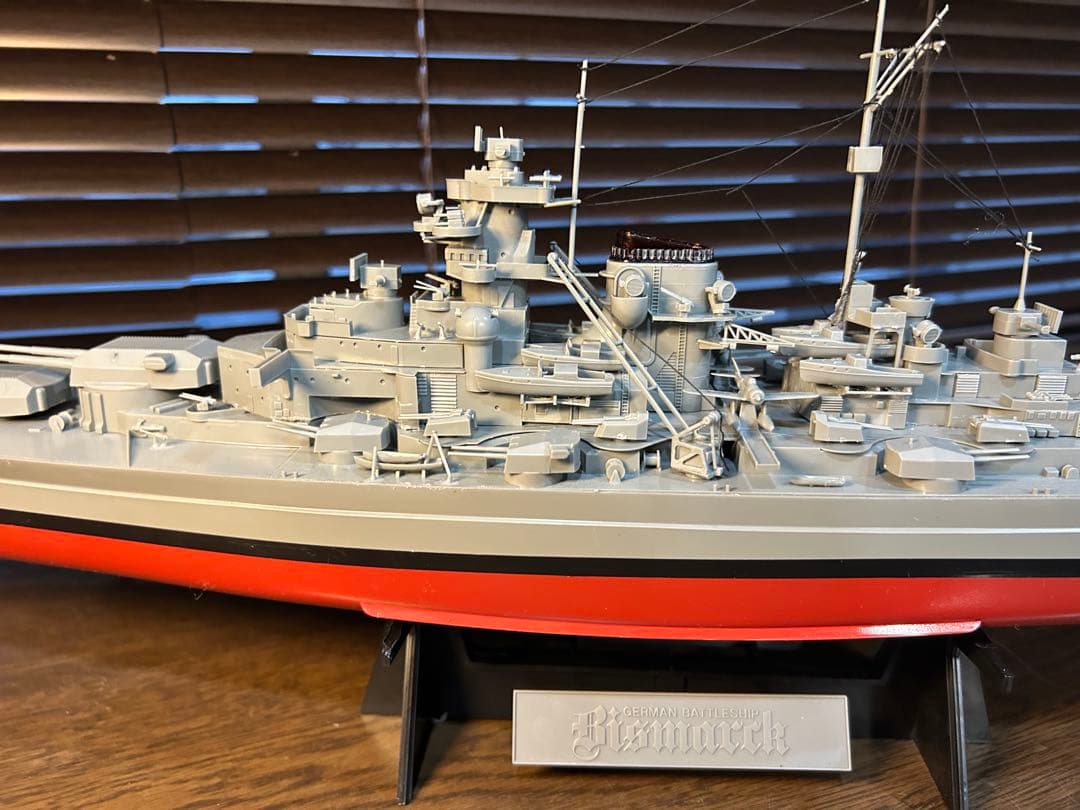ビスマルク高速戦艦ドイツ1/350世界最強の戦艦一撃でフッド戦艦を撃沈(完成品)