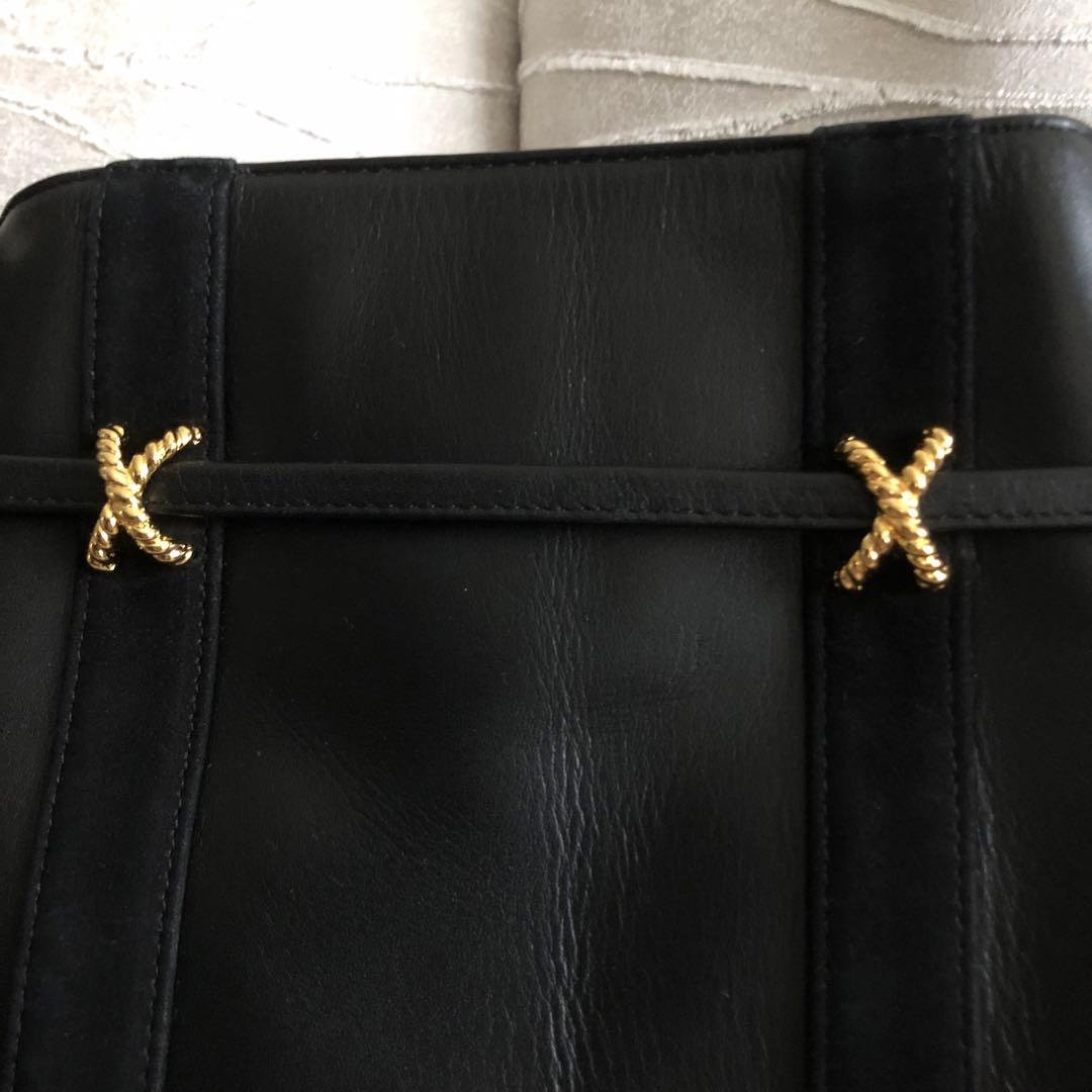 KIMIJIMA 黒いレザーバケットバッグ ゴールド金具付き 縦スエードデザイン