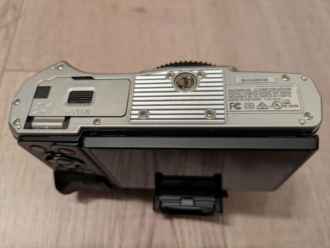 【値下げ中】【おまけ付き】OLYMPUS OM-D E-M10 Mark III