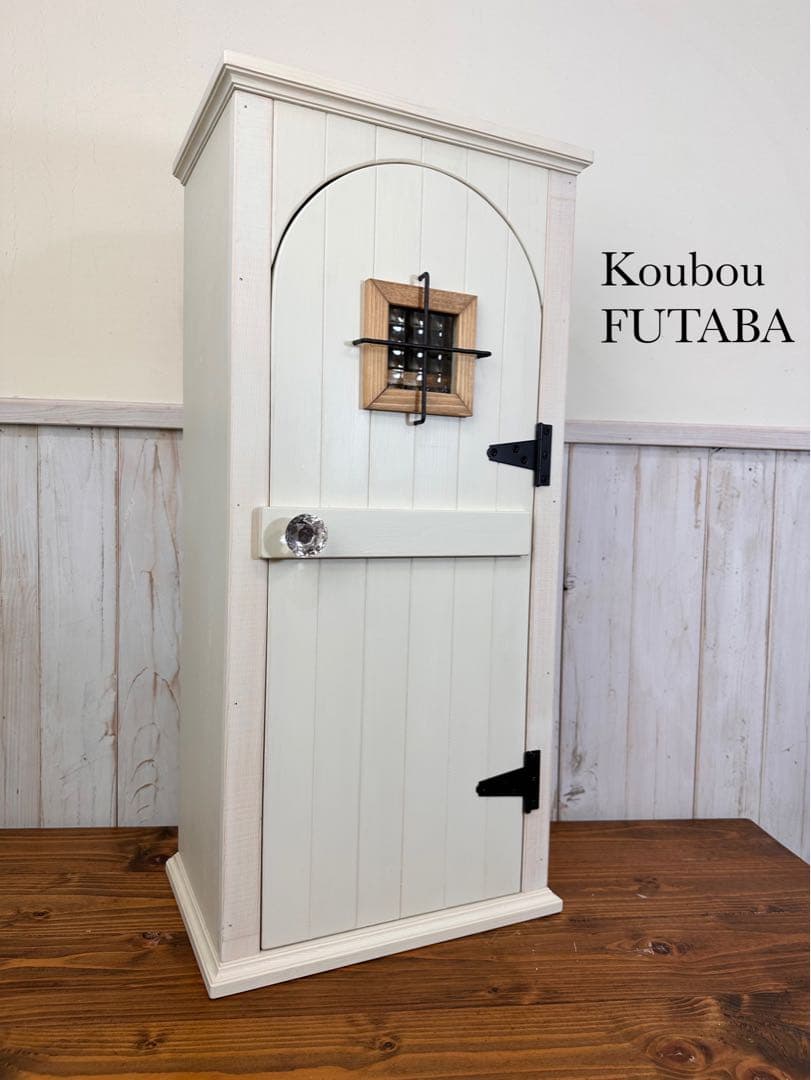 【1点のみ】ナチュラルアンティークな扉のようなキャビネット