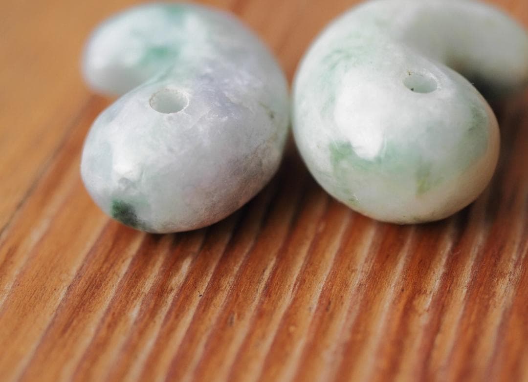 糸魚川翡翠　勾玉　和装小物　根付　鑑賞　お守り　天然無処理ヒスイ