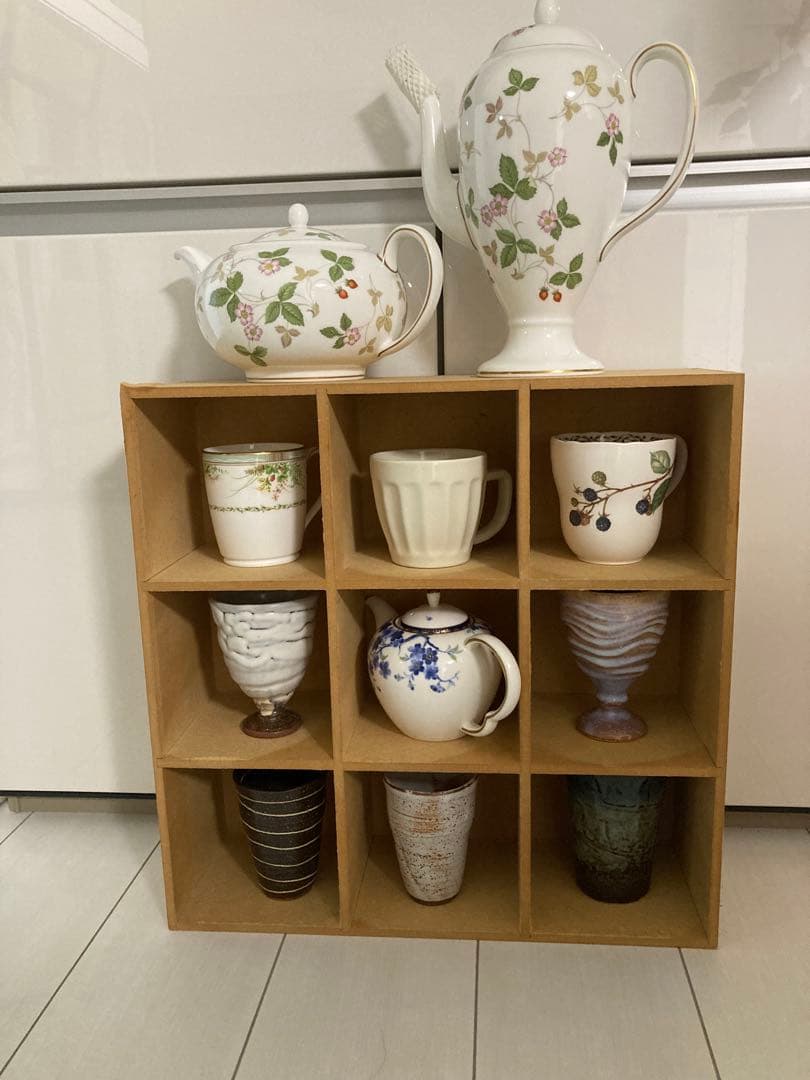 2割お値下げ40年前ブロカント購入ディスプレイラック飾り棚マス目箱柳カゴ5個つき