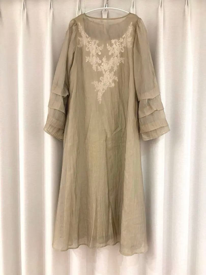 LE'LURE リルアー シアーAラインワンピースドレス　結婚式 花柄