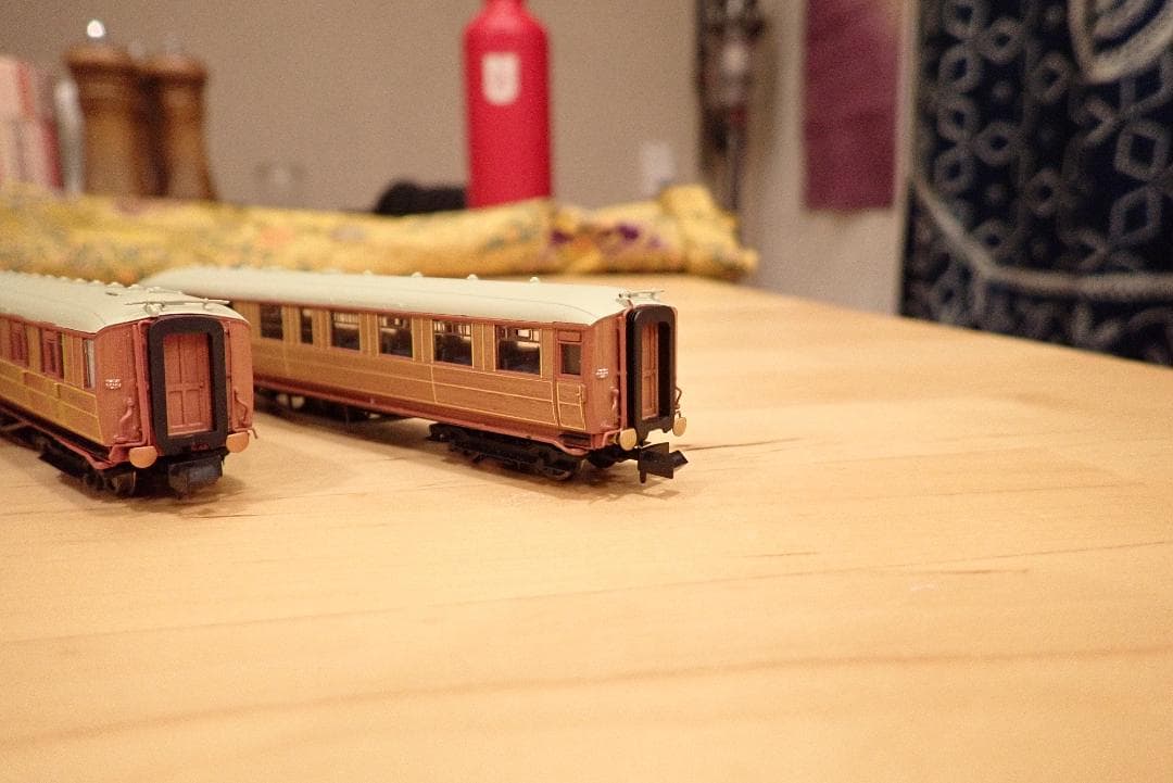 ジ*ア様 Nゲージ鉄道模型 イギリスのDAPOL Gresley Teak 各車
