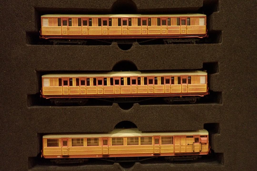 ジ*ア様 Nゲージ鉄道模型 イギリスのDAPOL Gresley Teak 各車