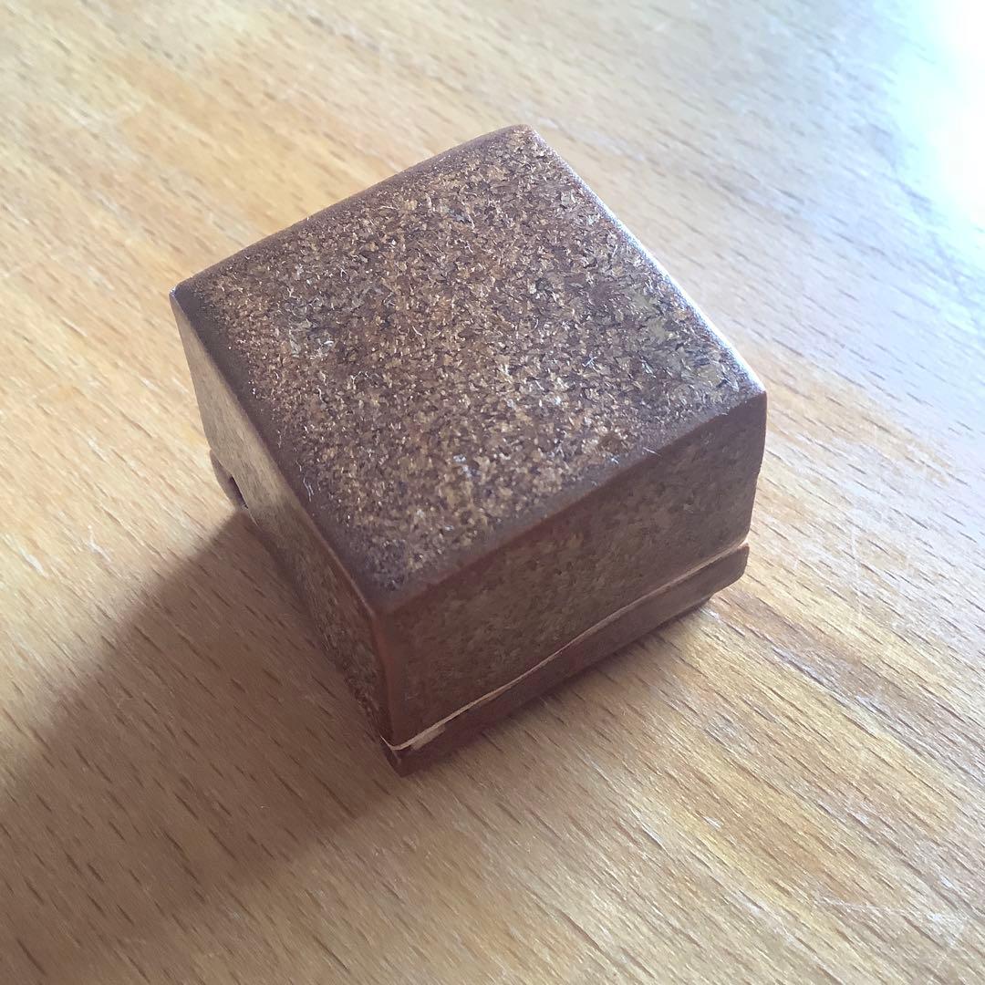 安食ひろ　香合