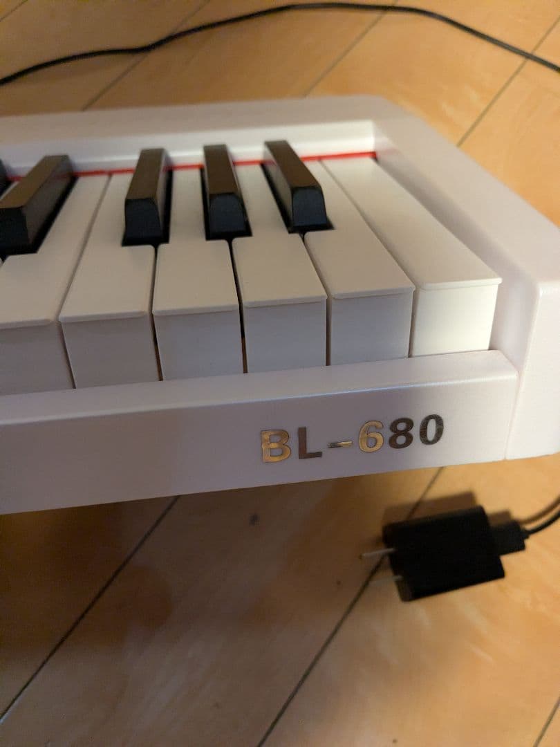 ホワイト電子ピアノ 88鍵 デジタル表示