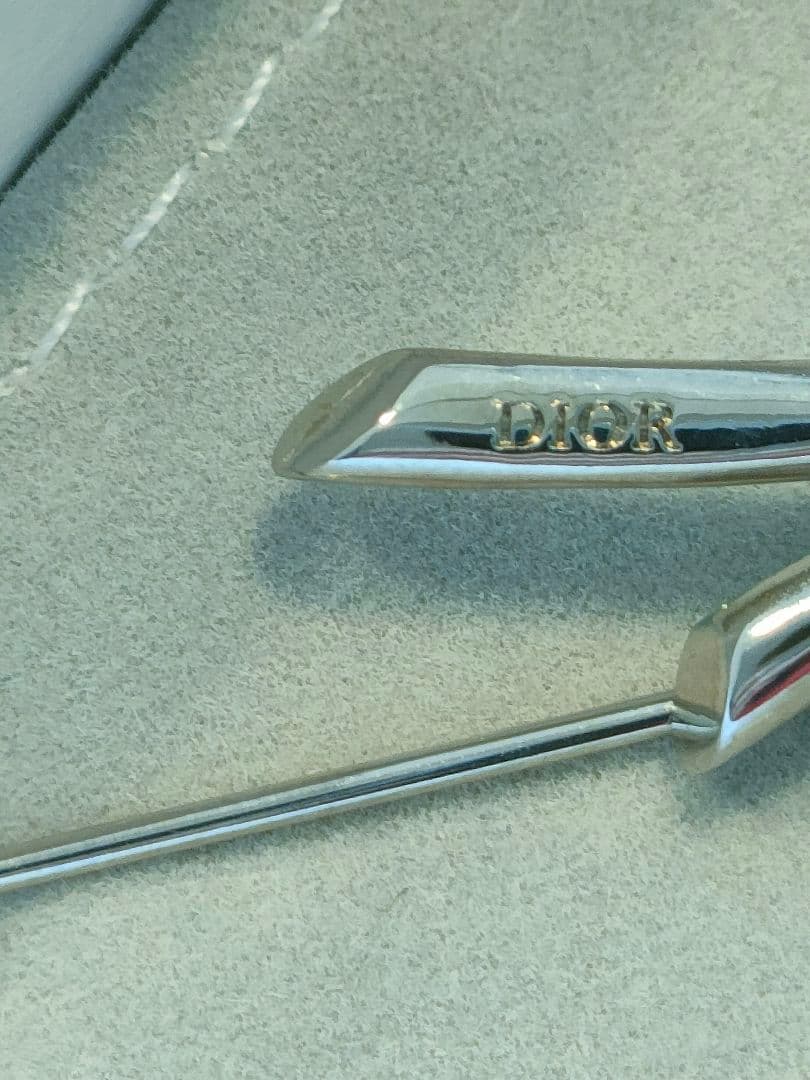 ディオール　ブローチ　Liliy