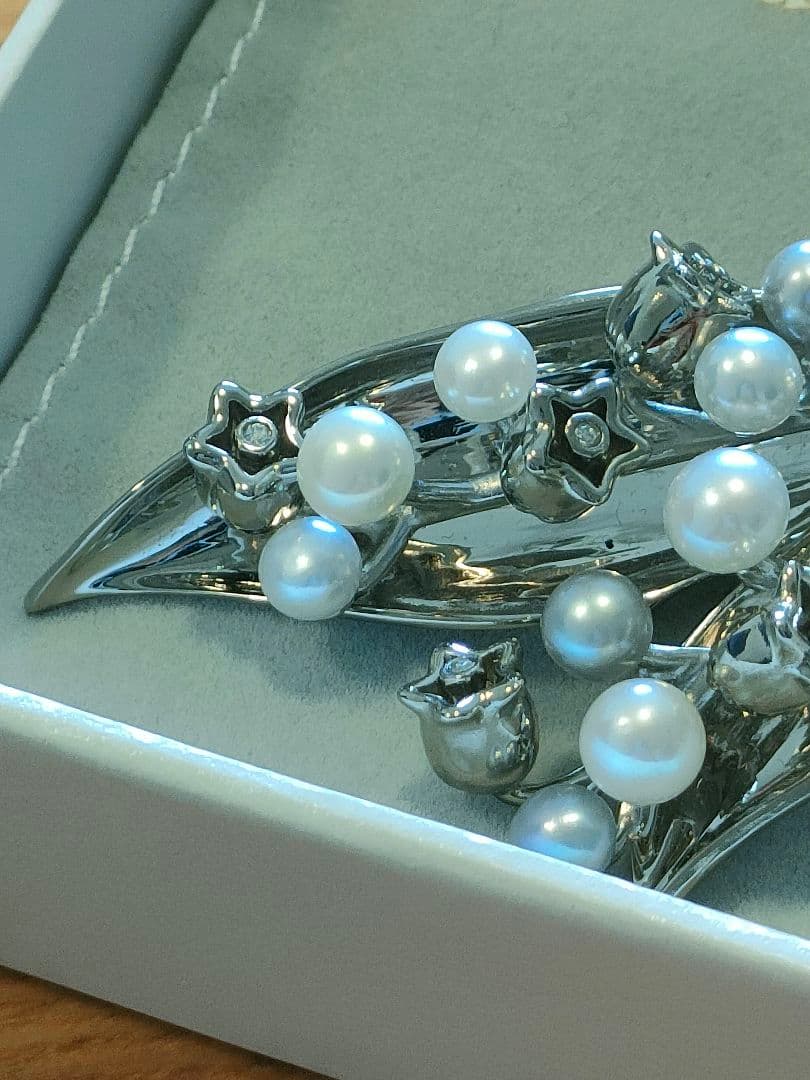 ディオール　ブローチ　Liliy