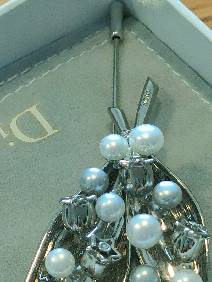 ディオール　ブローチ　Liliy