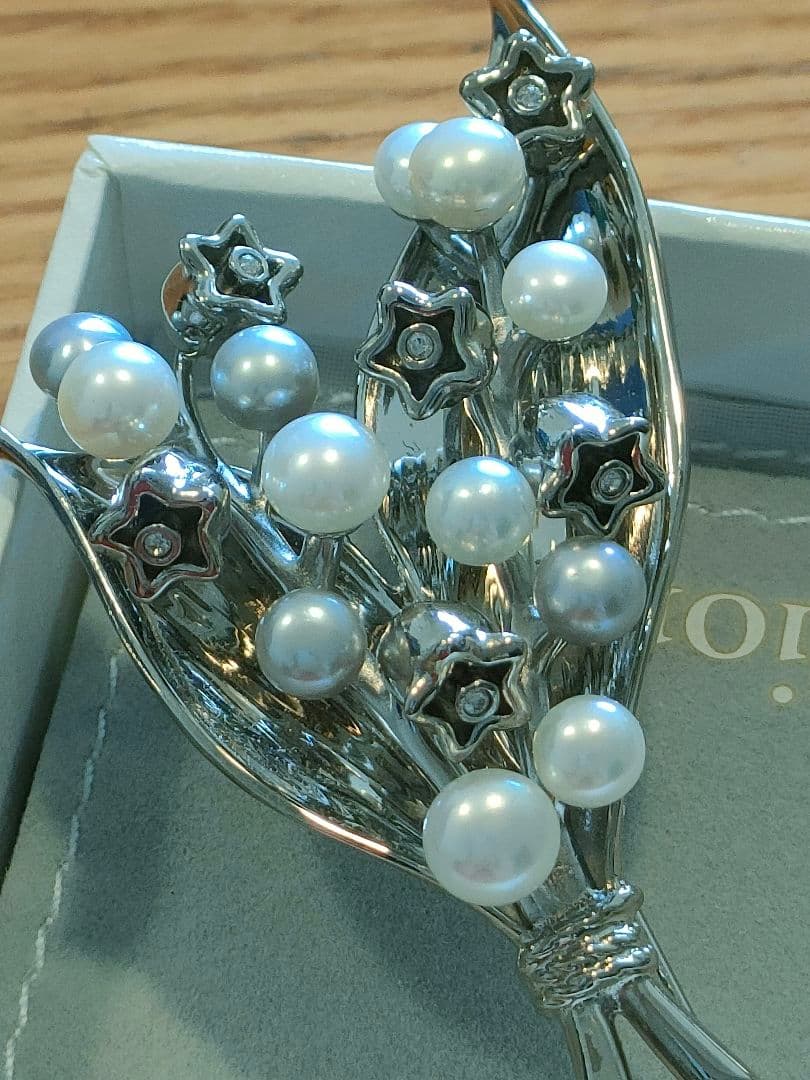 ディオール　ブローチ　Liliy