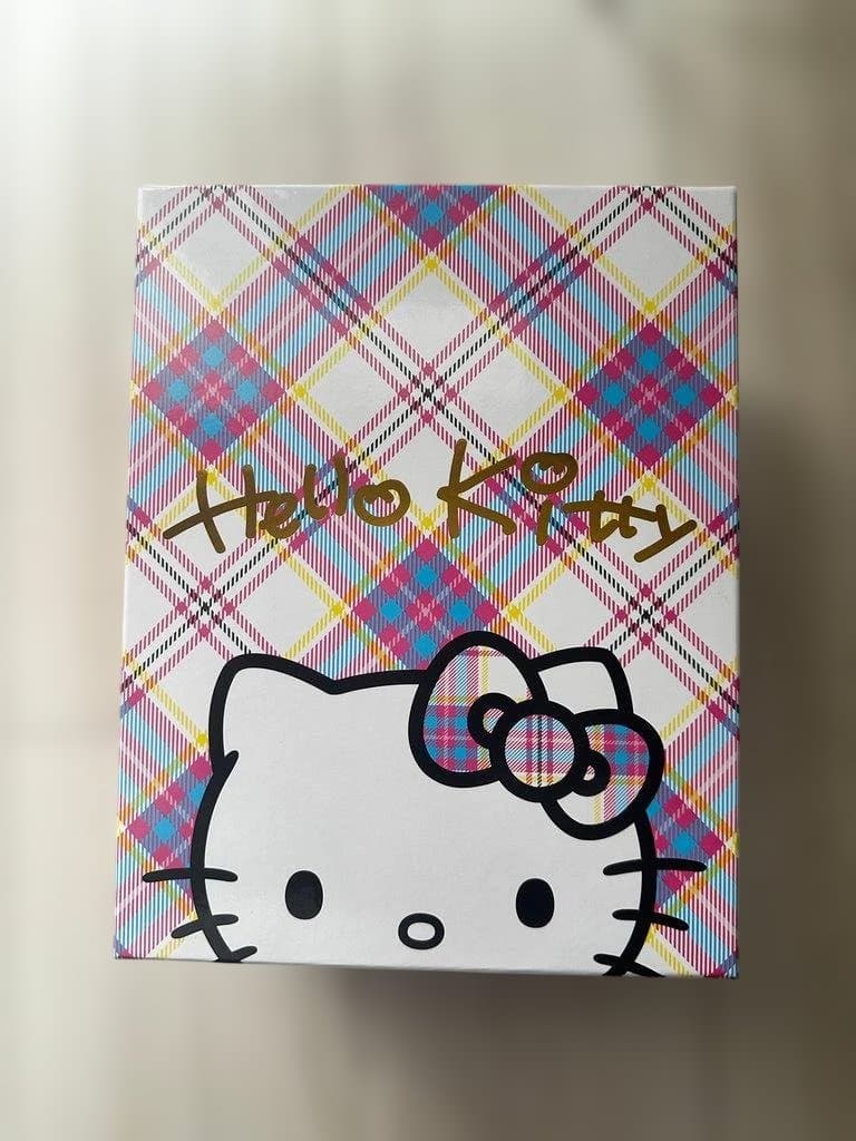 ハローキティ BOX入りぬいぐるみ 50周年記念 ドレスタータン サンリオ