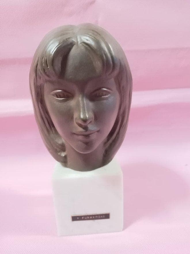 舟越保武作　ブロンズ像　””K嬢””　　美人像　高さ21センチ